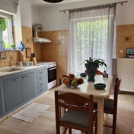 Queen Aspri 3' Min To The Beach! Apartment