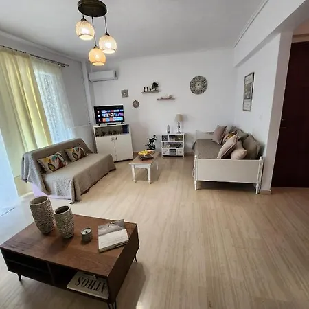 Апартаменты Queen Aspri 3' Min To The Beach!